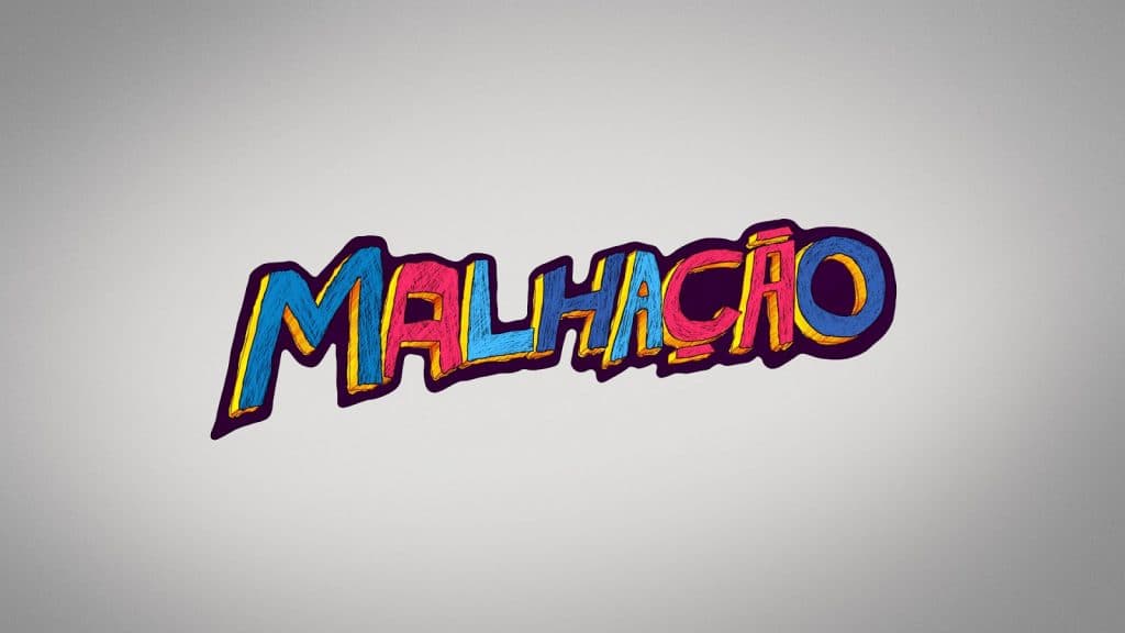 Atriz de Malhação rebate críticas após posar sem blusa