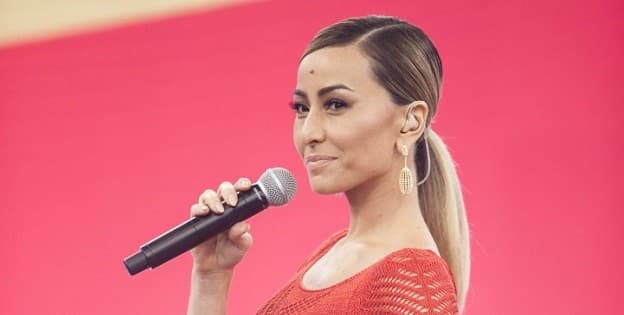 Sabrina Sato grava seu programa até perto do Natal; futuro da japa é incerto na Record