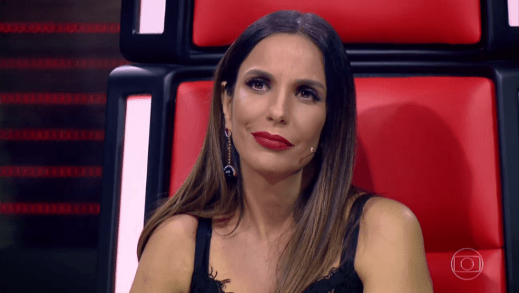 Após meses afastada dos palcos por conta da gestação, Ivete Sangalo deixa as filhas em casa para realizar seu primeiro show