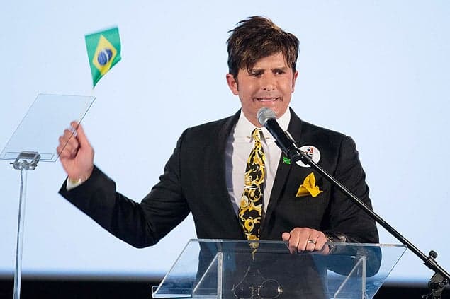 Dr. Rey abdica de cidadania brasileira e se revolta após ser zoado em polêmica: "Foda-se"