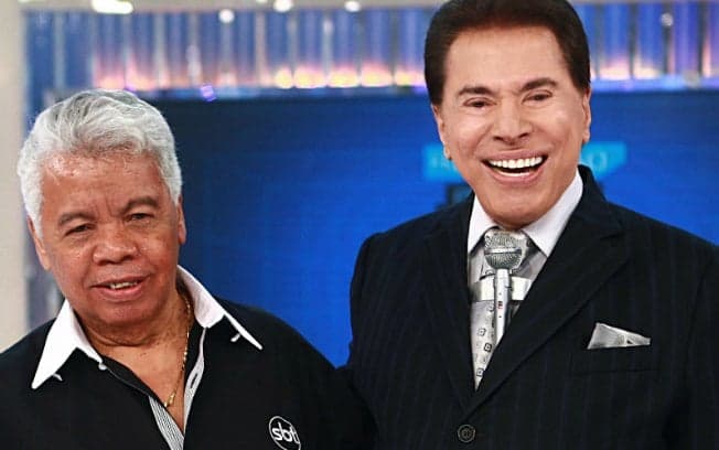 Roque ganha festa surpresa no SBT, não se segura e vai às lágrimas em momento emocionante