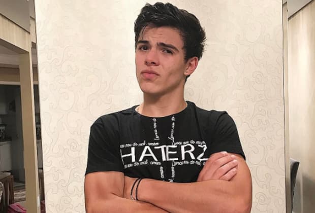 Ex-Carrossel, Thomaz Costa é acusado de racismo após atitude com negro em restaurante; assista
