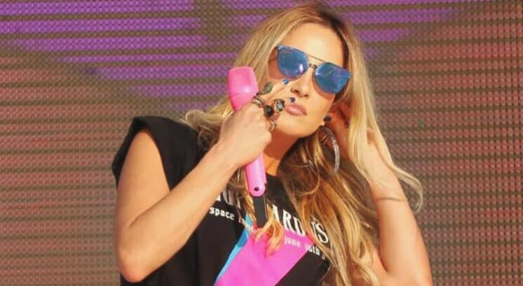 Claudia Leitte ganha "ranço" da internet e bloqueia os próprios fãs