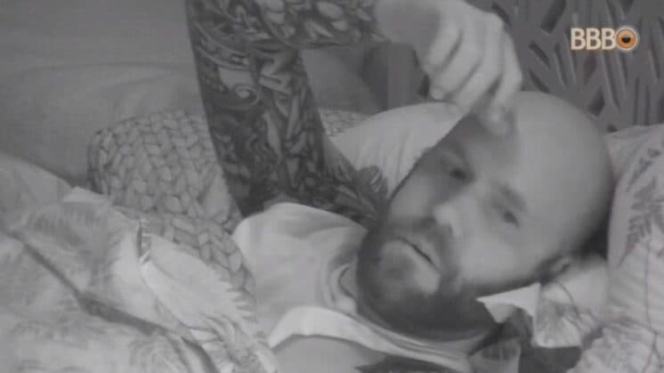 BBB18: Enojado, Caruso critica aperto de mão de Ayrton: "Fui até lavar a mão depois"