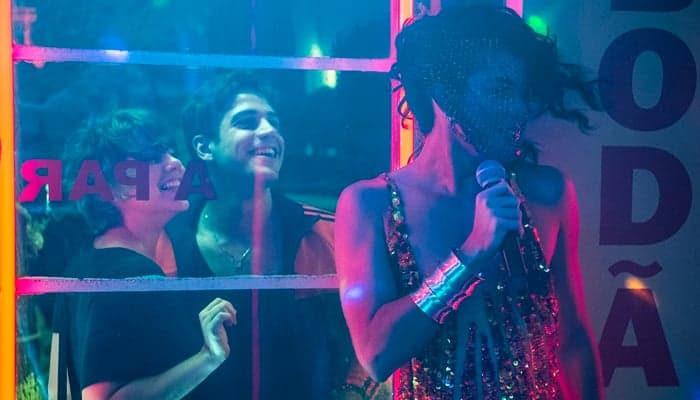 Jesuíta Barbosa aparecerá travestido de Shakira do Sertão em novela da Globo