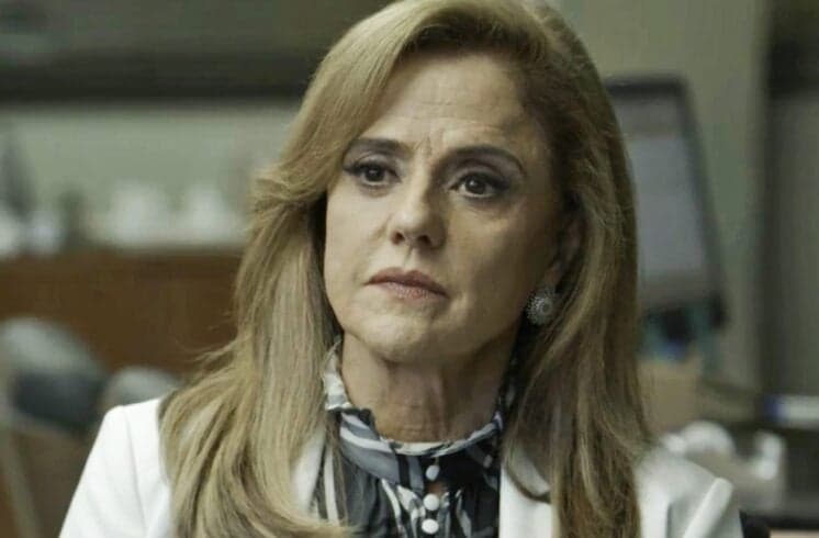 No último capítulo de O Outro Lado do Paraíso, Sophia revela todos os crimes que cometeu e Clara dá veredito final