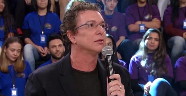 Diretor da Globo, Boninho surpreende ao tomar atitude ao vivo no palco do Domingão do Faustão