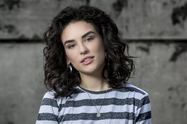 Em Espelho da Vida, Kéfera revela que sofre preconceito por ser youtuber