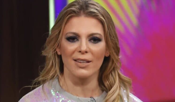 Separada de Xuxa, Sheila Mello fala a verdade, faz desabafo e manda recado para críticos