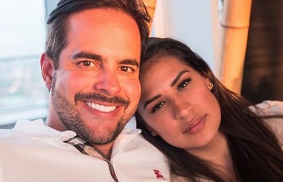 Simone perde Prêmio do Multishow, se entristece com a situação e é consolada pelo marido