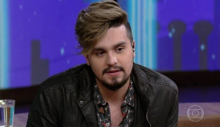 Luan Santana admite que foi difícil se relacionar com meninas no passado