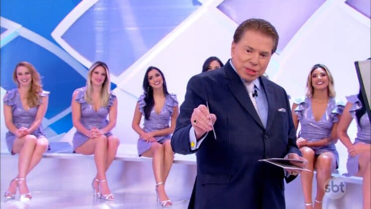 Sempre muito discreto, Silvio Santos aparece sorridente em selfie com a filha e chama atenção