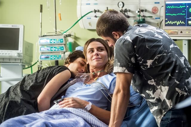 Manu (Luisa Arraes), Luzia (Giovanna Antonelli) e Ícaro (Chay Suede) (Foto: Globo/Estevam Avellar) Manu (Luisa Arraes), Luzia (Giovanna Antonelli) e Ícaro (Chay Suede) (Foto: Globo/Estevam Avellar)