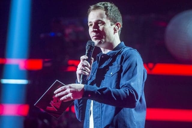 Tiago Leifert volta a apresentar dois programas na Globo e comemora