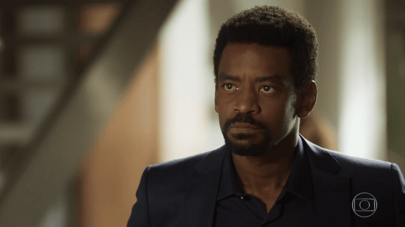 Roberval (Fabrício Boliveira) em cena de Segundo Sol (Foto: Reprodução/Globo) Roberval (Fabrício Boliveira) em cena de Segundo Sol (Foto: Reprodução/Globo)