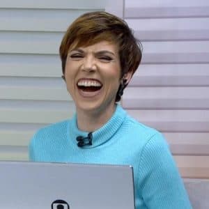 Glória Vanique aos risos no Bom Dia São Paulo da Globo (Foto: Reprodução)