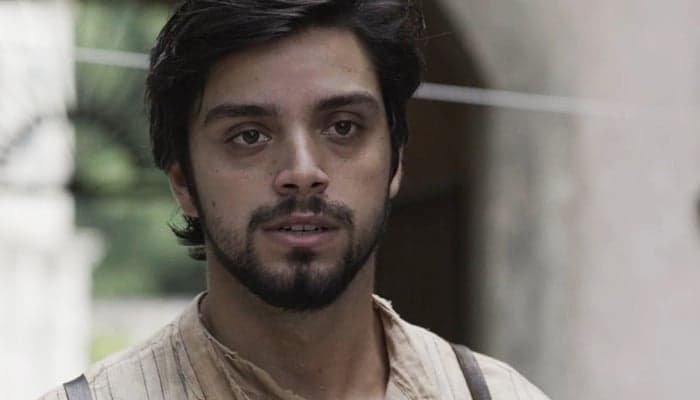 Após o fim de Orgulho e Paixão, Rodrigo Simas adota novo visual e rasga elogios dos internautas