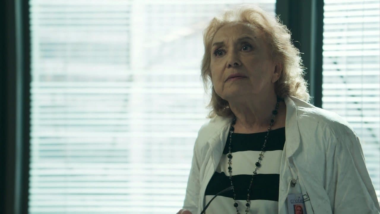 Petra (Eva Wilma) em cena de O Tempo Não Para (Foto: Reprodução/Globo) Petra (Eva Wilma) em cena de O Tempo Não Para (Foto: Reprodução/Globo)