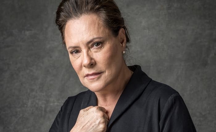 Elizabeth Savala será "beata" que infernizará a vida de todos em O Sétimo Guardião