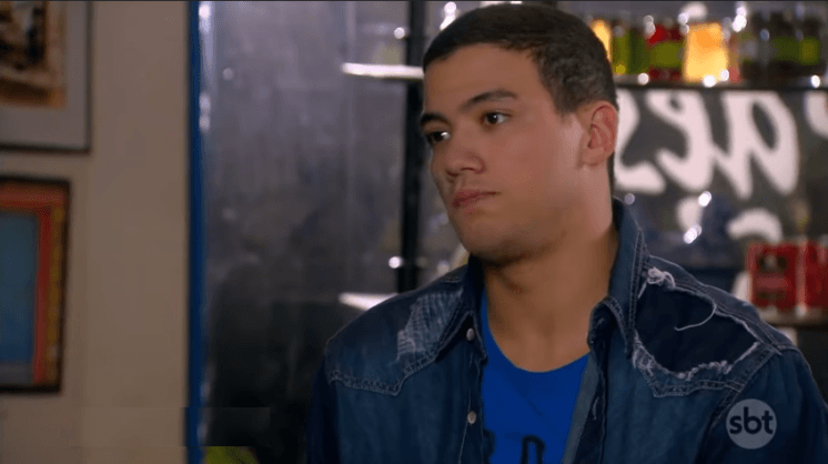Ator de novela infantil do SBT promove evento, dá 'chá de cadeira' em crianças e fica com imagem 'queimada'