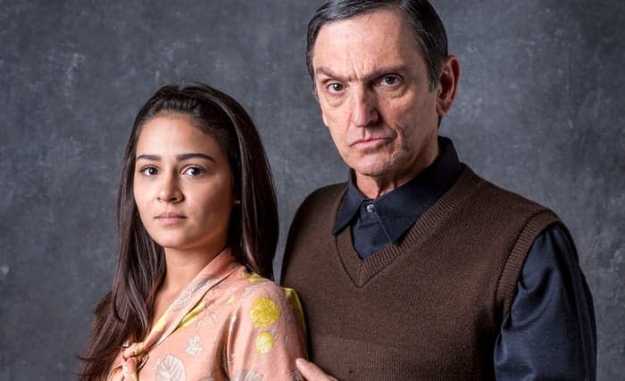 Elisa (Giullia Buscacio) e Jurandir (Paulo Miklos) em O Sétimo Guardião (Foto: Globo/João Cotta) Elisa (Giullia Buscacio) e Jurandir (Paulo Miklos) em O Sétimo Guardião (Foto: Globo/João Cotta)