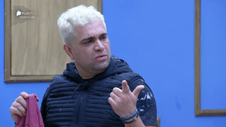Evandro Santo revela que quebrou pertences na casa dos pais e fugiu para não pagar