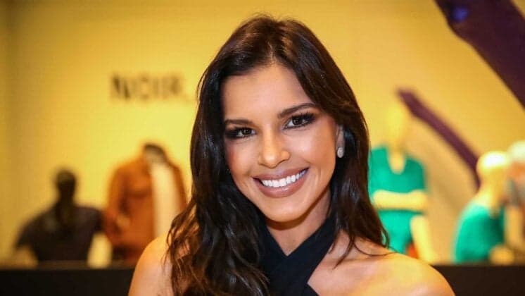Mariana Rios viaja para lugar paradisíaco e fica noiva: "Para sempre sua!"