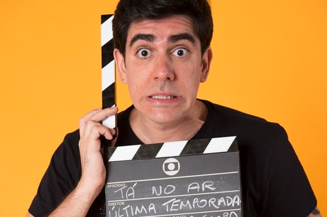 Marcelo Adnet é criticado após fazer paródia de famoso grupo da Coreia no Tá no Ar e fãs ficam furiosos