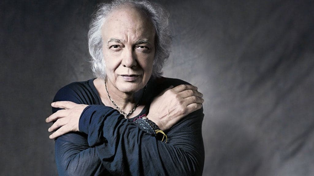 Erasmo Carlos, aos 78 anos, sofre grave acidente durante show, cai do palco, e deixa os fãs preocupados
