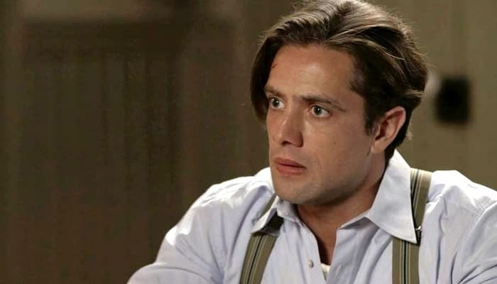 Espelho da Vida: Julia e Danilo são surpreendidos em fuga e se dão mal