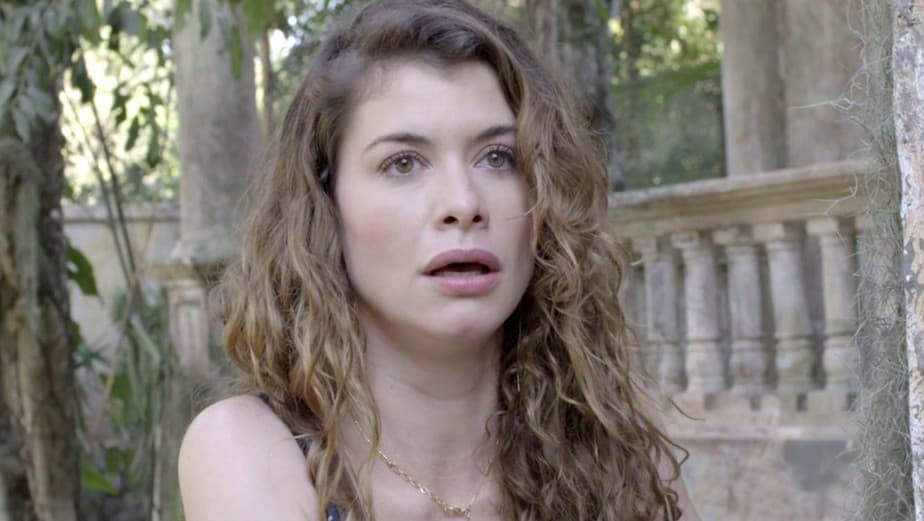 Espelho da Vida: Isabel descobre segredo de Cris e tenta trancar a rival no passado