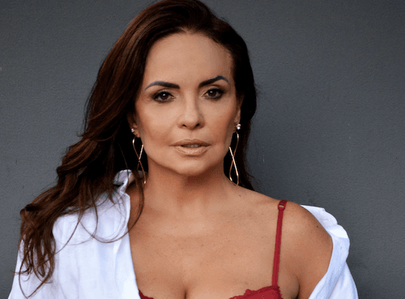 Luiza Tomé posta foto seminua e deixa seguidores sem fôlego: "Vamos nos desnudar"