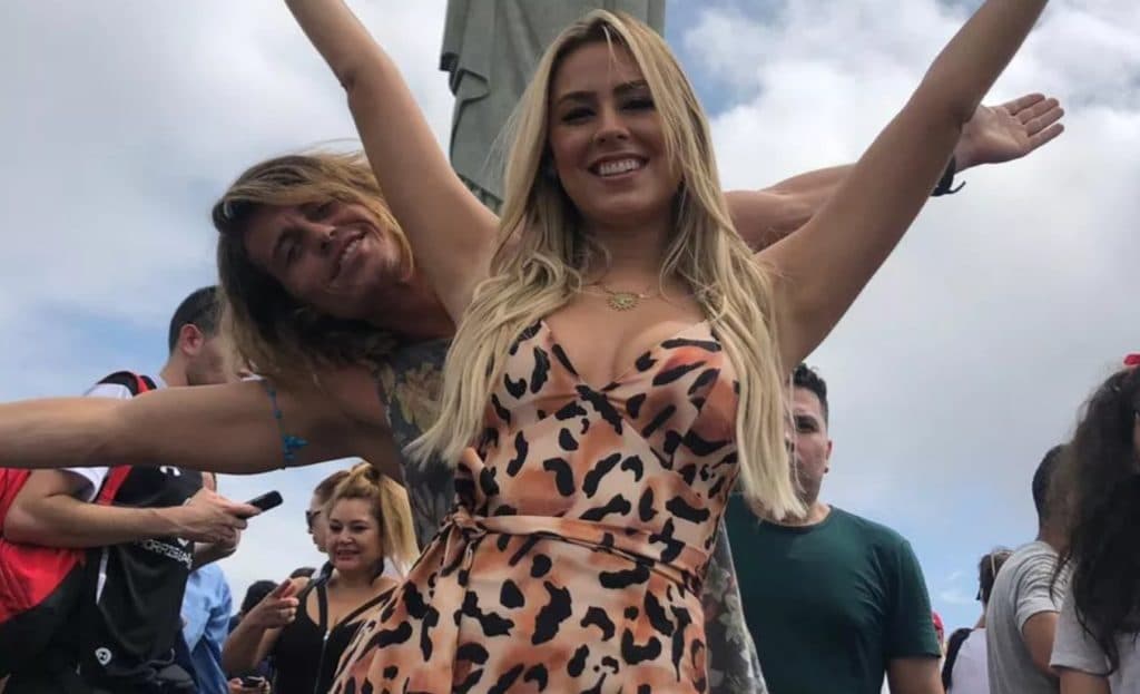 Após primeiro encontro, Alberto e Isabella são flagrados juntos em praia no Rio de Janeiro