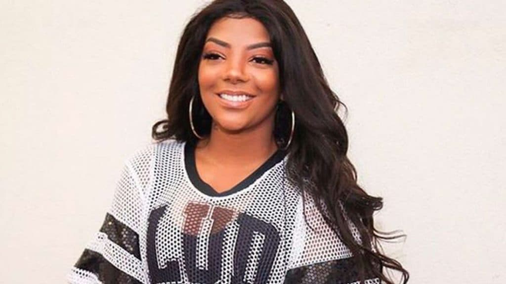 Ludmilla aparece fazendo dança ousada na cama e surpreende pela sensualidade