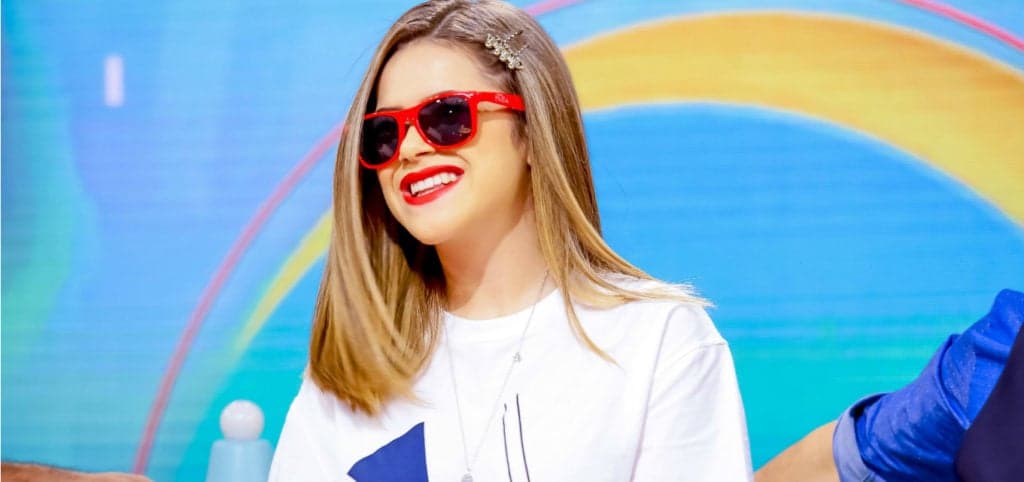 Maisa Silva vai ao Lollapalooza com o namorado, evita contato com a imprensa e verdade vem à tona