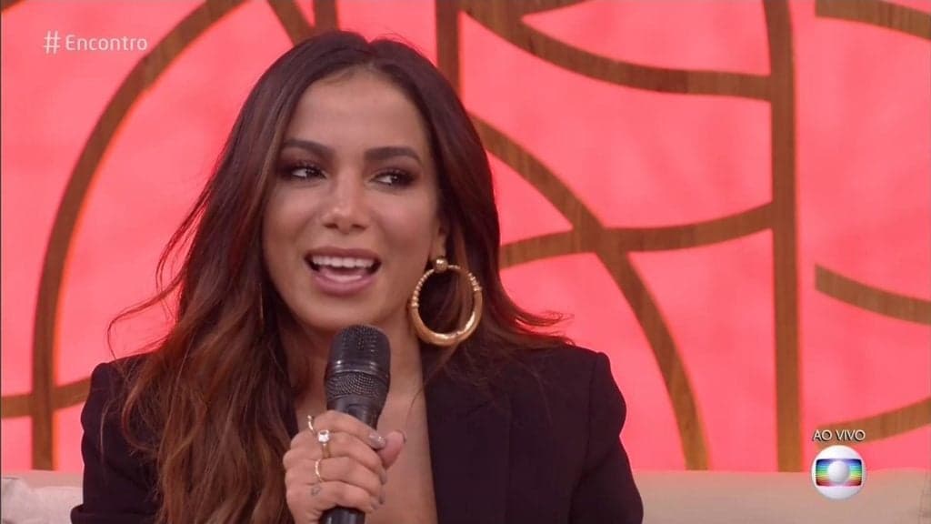 Após separação, Anitta causa ao revelar data de seu novo casamento e deixa público abismado: "Não acredito"