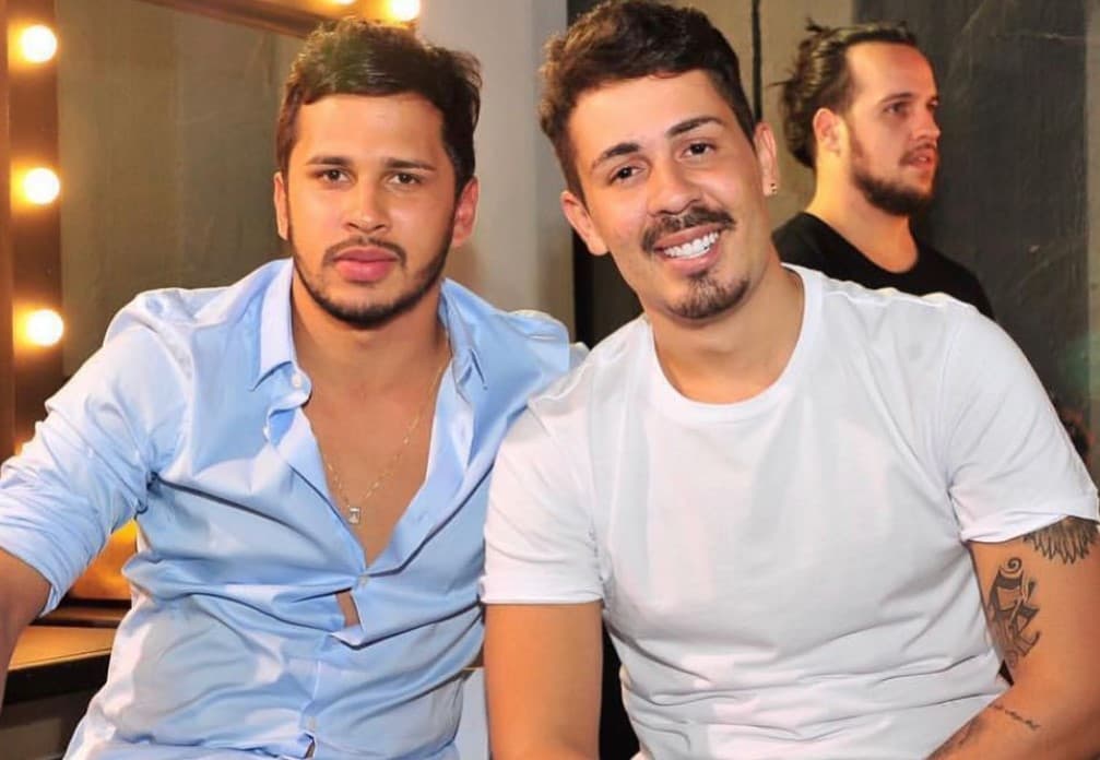 Atacado por gays, Carlinhos Maia debocha de haters e dispara: "Estou rico e ando de carro blindado"