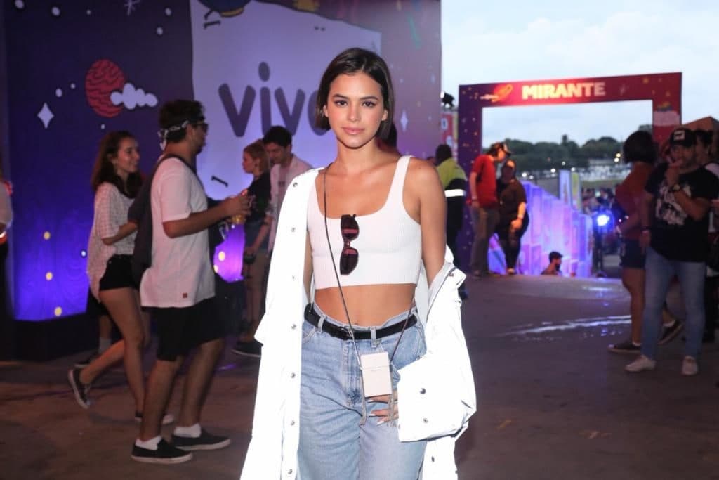 Após confusão e polêmicas em evento, Bruna Marquezine evita imprensa no Lollapalooza e é detonada