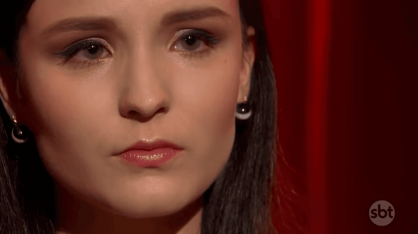 De cortar o coração: Larissa Manoela vai aos prantos em seu último dia no SBT e é homenageada