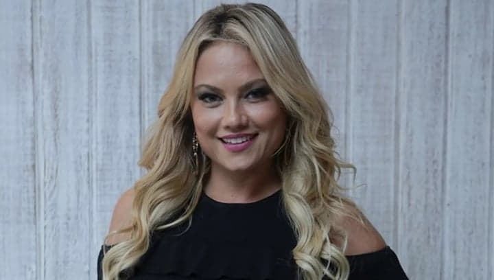 Éramos Seis: Ellen Rocche vive em pecado como amante quente e fala sobre mesmice na Globo