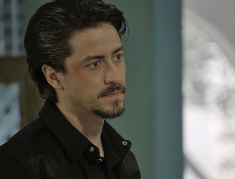 Jerônimo em cena da novela das 19h da Globo, Verão 90 (Foto: Reprodução) Jerônimo em cena da novela das 19h da Globo, Verão 90 (Foto: Reprodução)