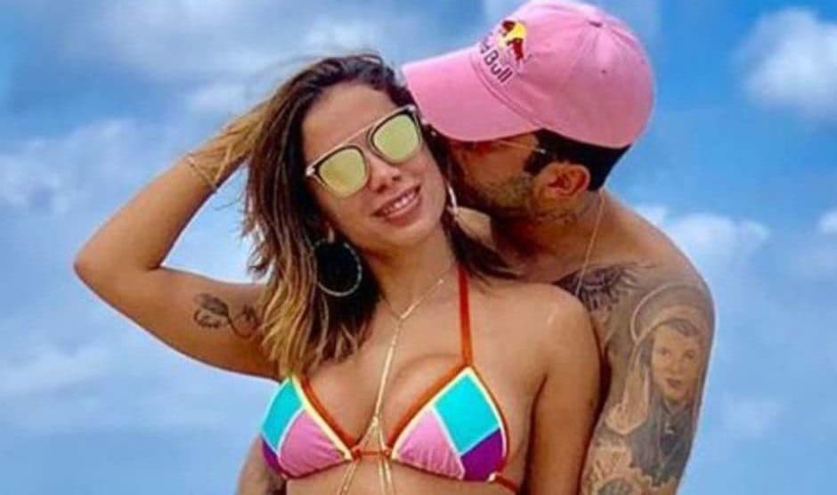 Anitta e Pedro Scooby tem casamento anunciado após um mês de namoro e público fica perplexo