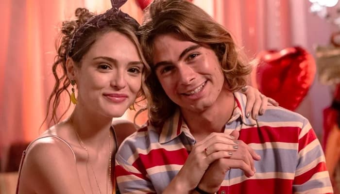 Manu (Isabelle Drummond) e João (Rafael Vitti) em Verão 90 (Foto: Globo/Artur Meninea) Manu (Isabelle Drummond) e João (Rafael Vitti) em Verão 90 (Foto: Globo/Artur Meninea)