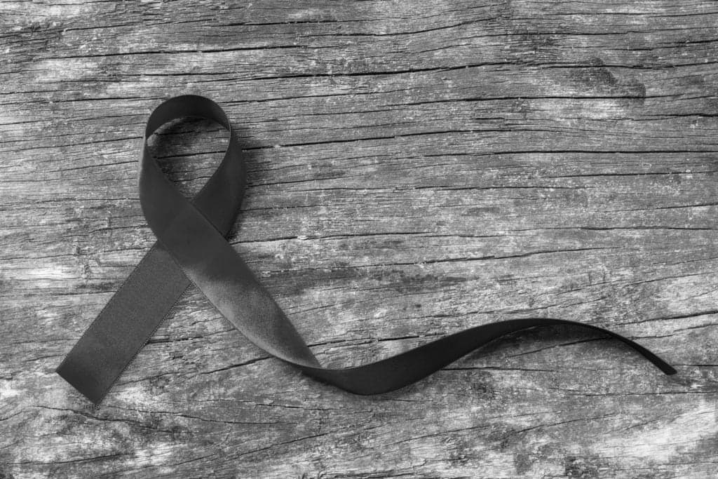 Morre famoso cantor após trágico acidente de carro: "Que sua alma descanse"