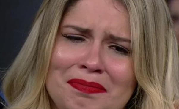 Marília Mendonça é surpreendida pela nova atualização do Instagram