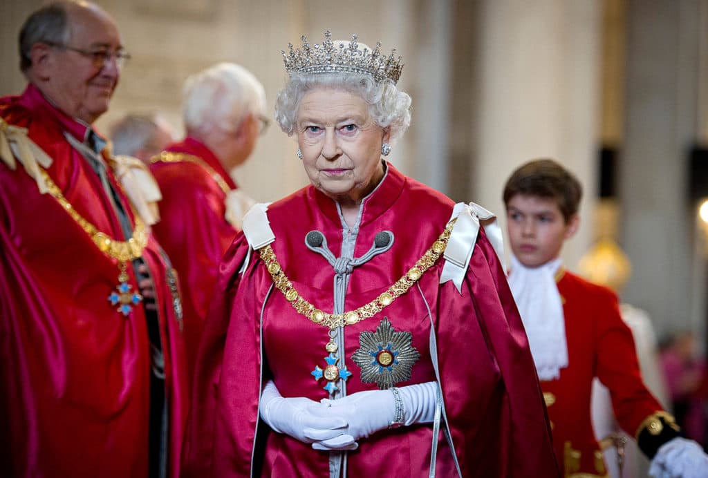 Homem invade palácio de Buckinghan e deixa rainha Elizabeth em desespero; saiba tudo
