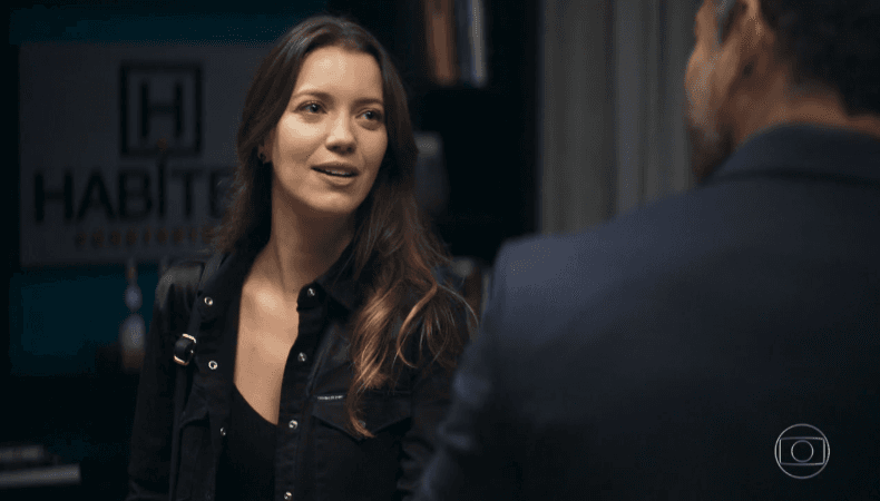 Nathalia Dill, vilã em A Dona do Pedaço, surge com o rosto deformado e público reage: "O que aconteceu?"