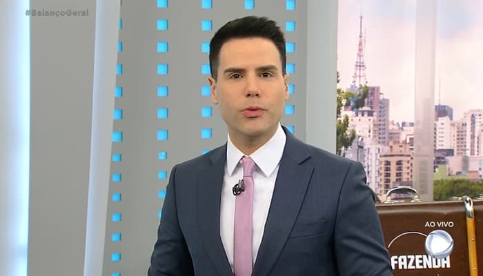 Luiz Bacci recebe cantada de internauta