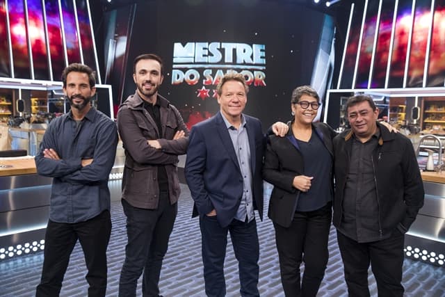 José Avillez, Leo Paixão, Claude Troisgros, Kátia Barbosa e Batista no lançamento de Mestre do Sabor (Foto: Globo/Victor Pollack) José Avillez, Leo Paixão, Claude Troisgros, Kátia Barbosa e Batista no lançamento de Mestre do Sabor (Foto: Globo/Victor Pollack)