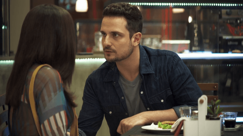 Cássia (Mel Maia) e o pedófilo Lauro (Ricardo Monastero) em A Dona do Pedaço (Foto: Reprodução/Globo) Cássia (Mel Maia) e o pedófilo Lauro (Ricardo Monastero) em A Dona do Pedaço (Foto: Reprodução/Globo)